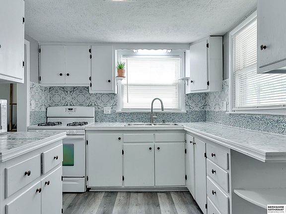 5th image of 4160 N 61st St