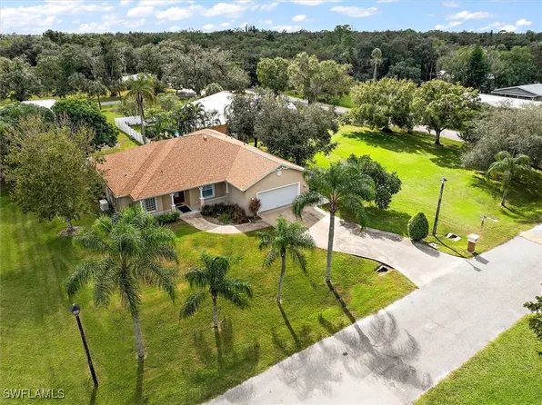 495 Holly Ave, Labelle, FL 33935