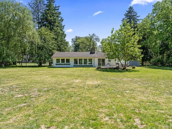 23456 Lee Baker Dr, Southfield, MI 48075