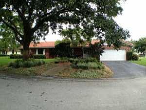 1st image of 9261 NW 16th St