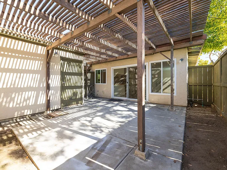 10536 Greenford Dr — Photo 18