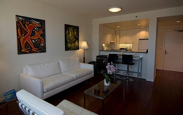 2nd image of 260 King St Unit 513