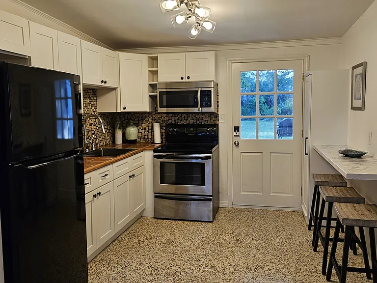 348 W Wentworth St — Photo 5