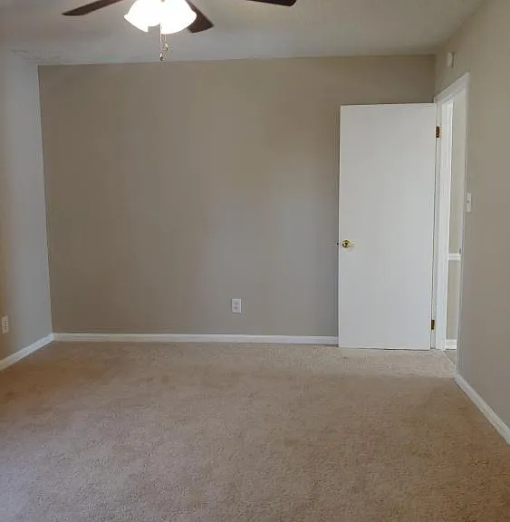 102 Pelham Dr — Photo 20