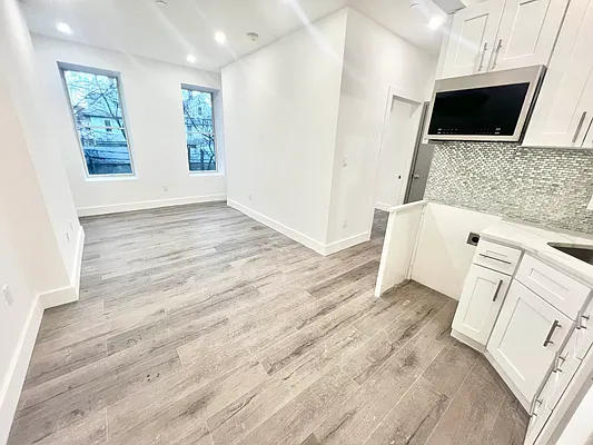 Rented by Delmark Realty LLC | media 12