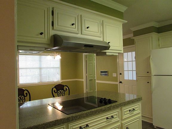 2nd image of 601 Bay Park Dr