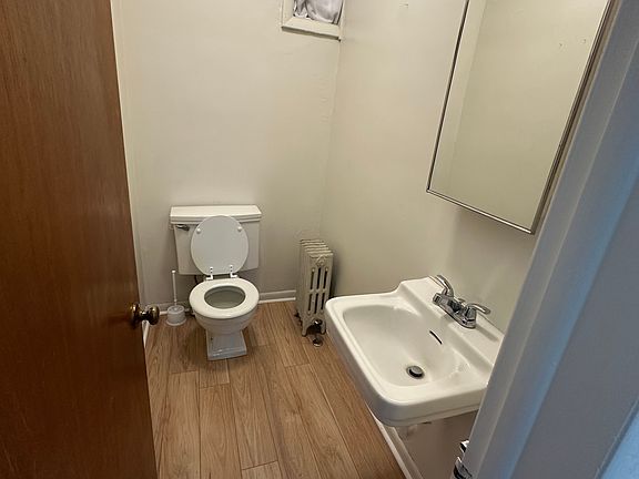3rd image of 419 E Race St