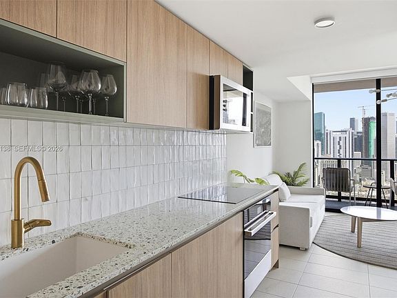 4th image of 159 NE 6th St #2914