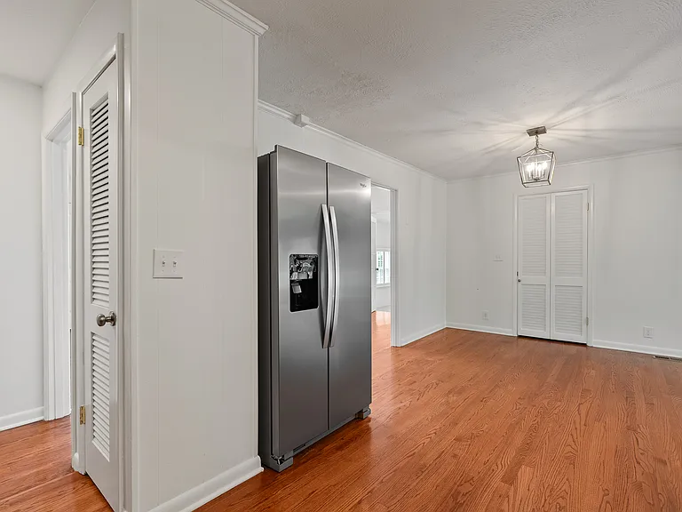8045 Sabre Dr — Photo 21