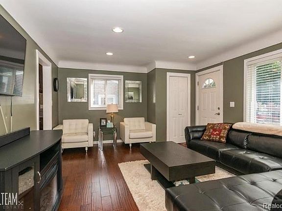 5th image of 3132 Maplewood Ave
