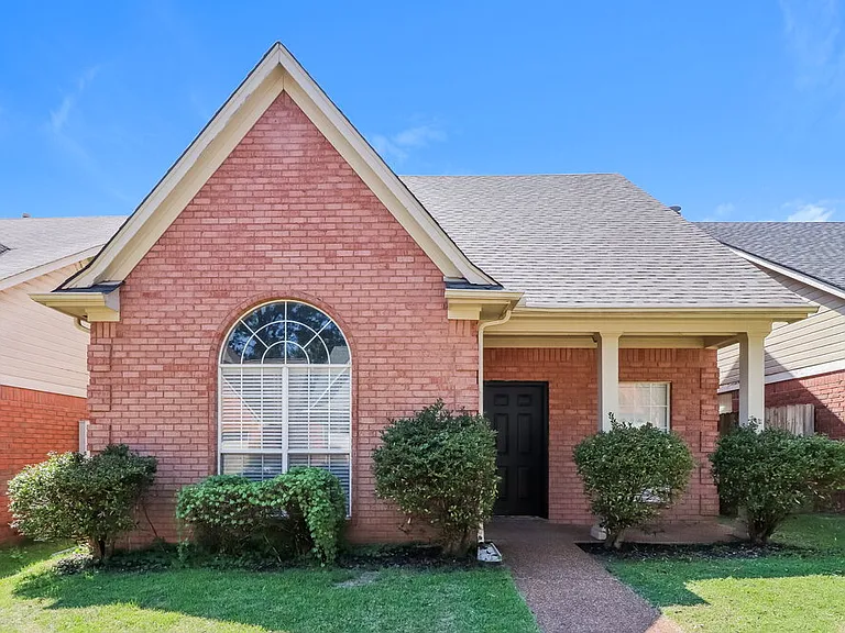 607 Ashley Glen Cir E — Photo 1
