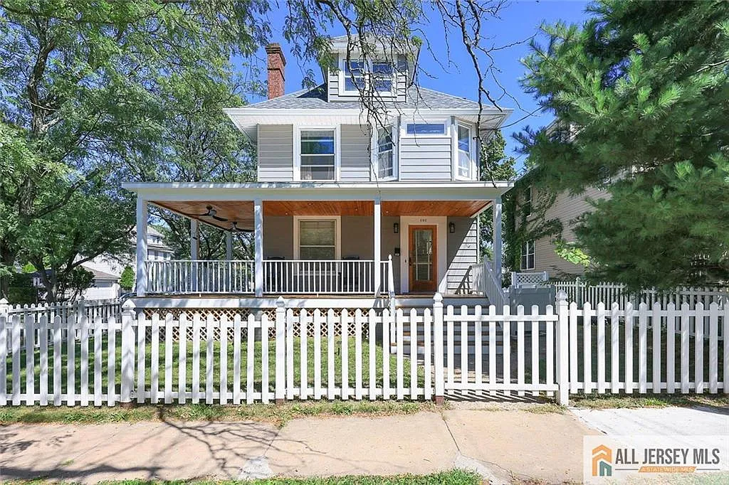 4 bed, 2.5 bath, 1887 sqft, $4,250 — Photo 1