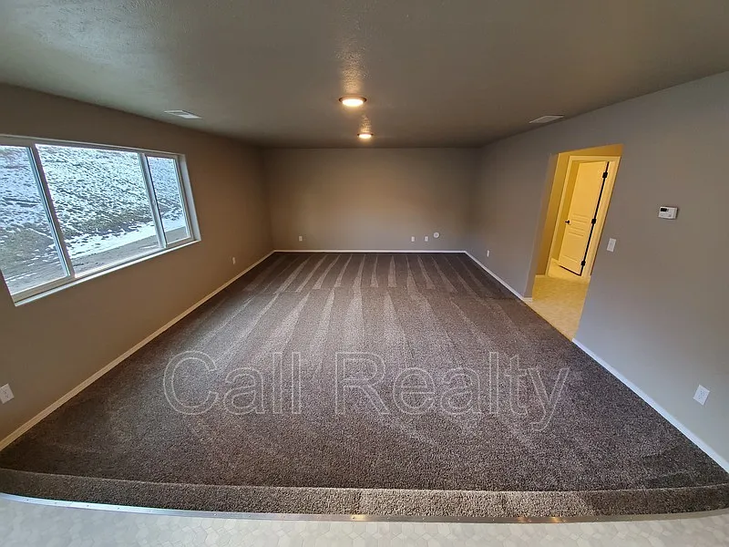 3 bed, 2.5 bath, 1942 sqft, $2,650 — Photo 4