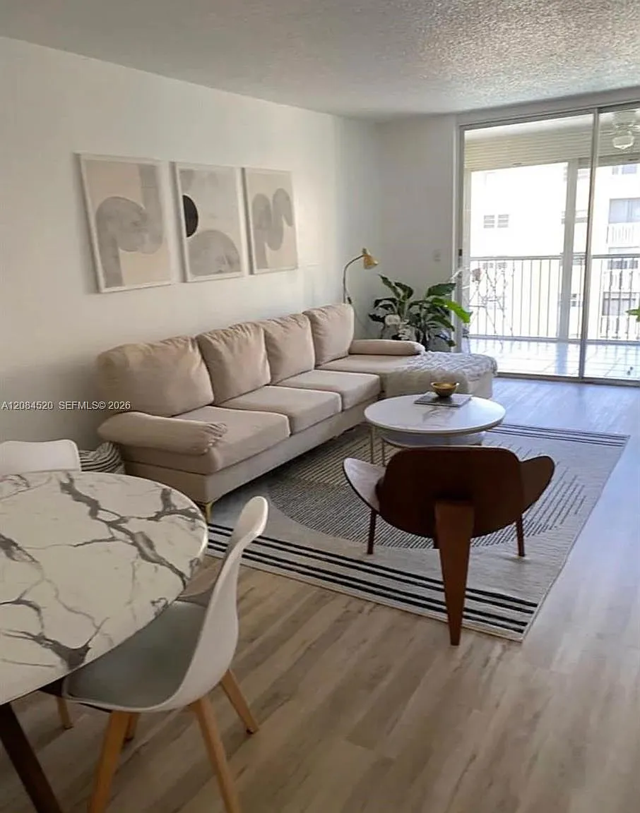 Meadowbrook Towers Condo — Photo 4
