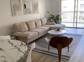 620 NE 12th Ave