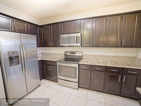 5th image of 10630 NW 88th St APT 217