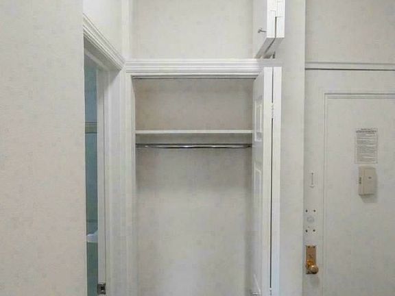 5th image of 171 E 83rd St APT 6A