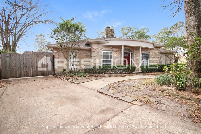1st image of 2054 Parkdale Dr