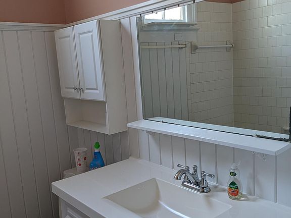 2nd image of 853 Roosevelt Pl