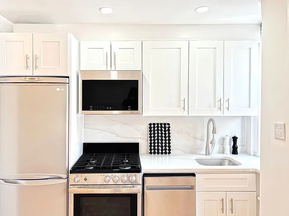 333 E 53rd St APT 9N, New York, NY 10022