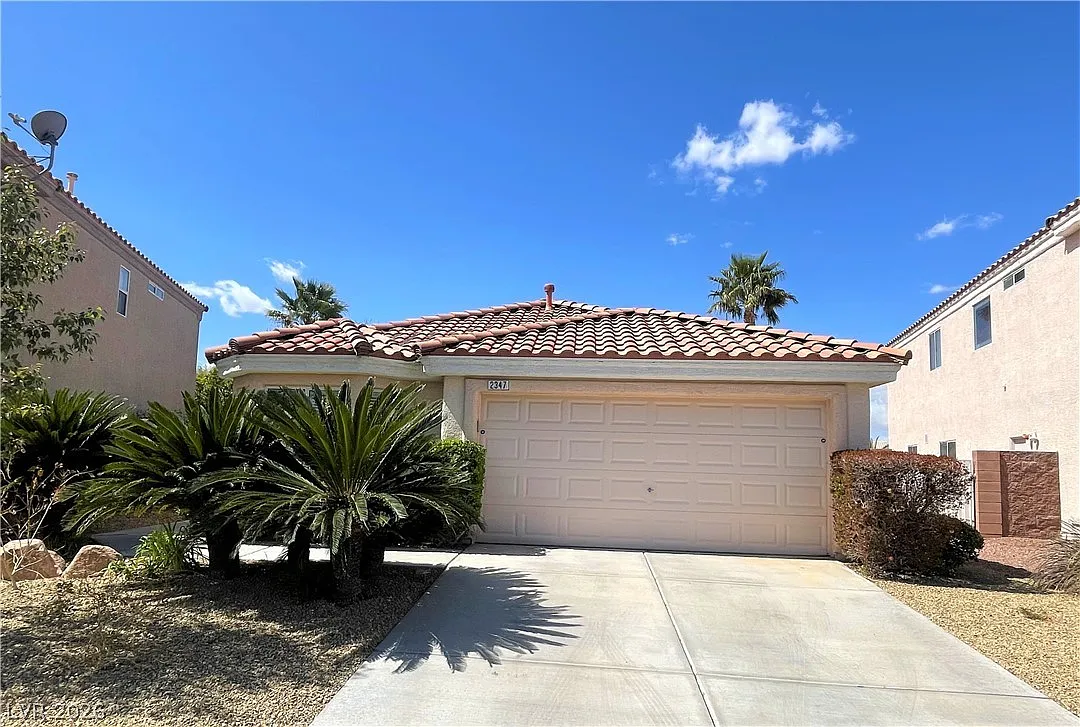 3 bed, 2.0 bath, 1482 sqft, $2,100 — Photo 2