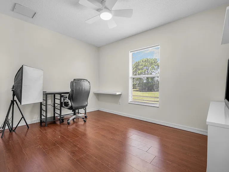 5758 NW Benbow Ct — Photo 23