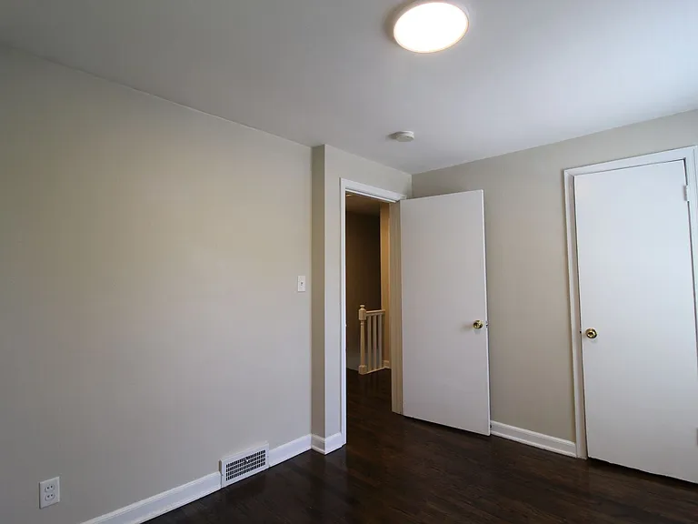300 E 26th Ave — Photo 8