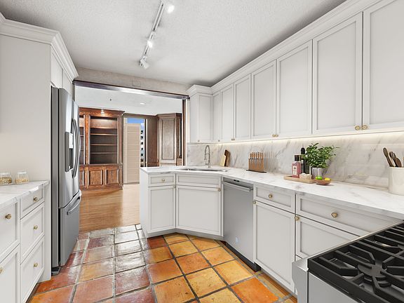 4th image of 1440 N State St #17C