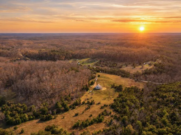 9098 Winchester Rd, Irvine, KY 40336