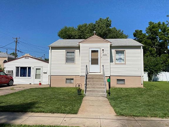 2nd image of 512 N Elm St