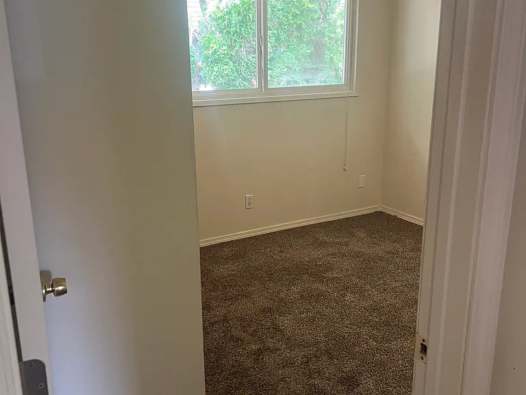504 E 9th St #10 — Photo 8