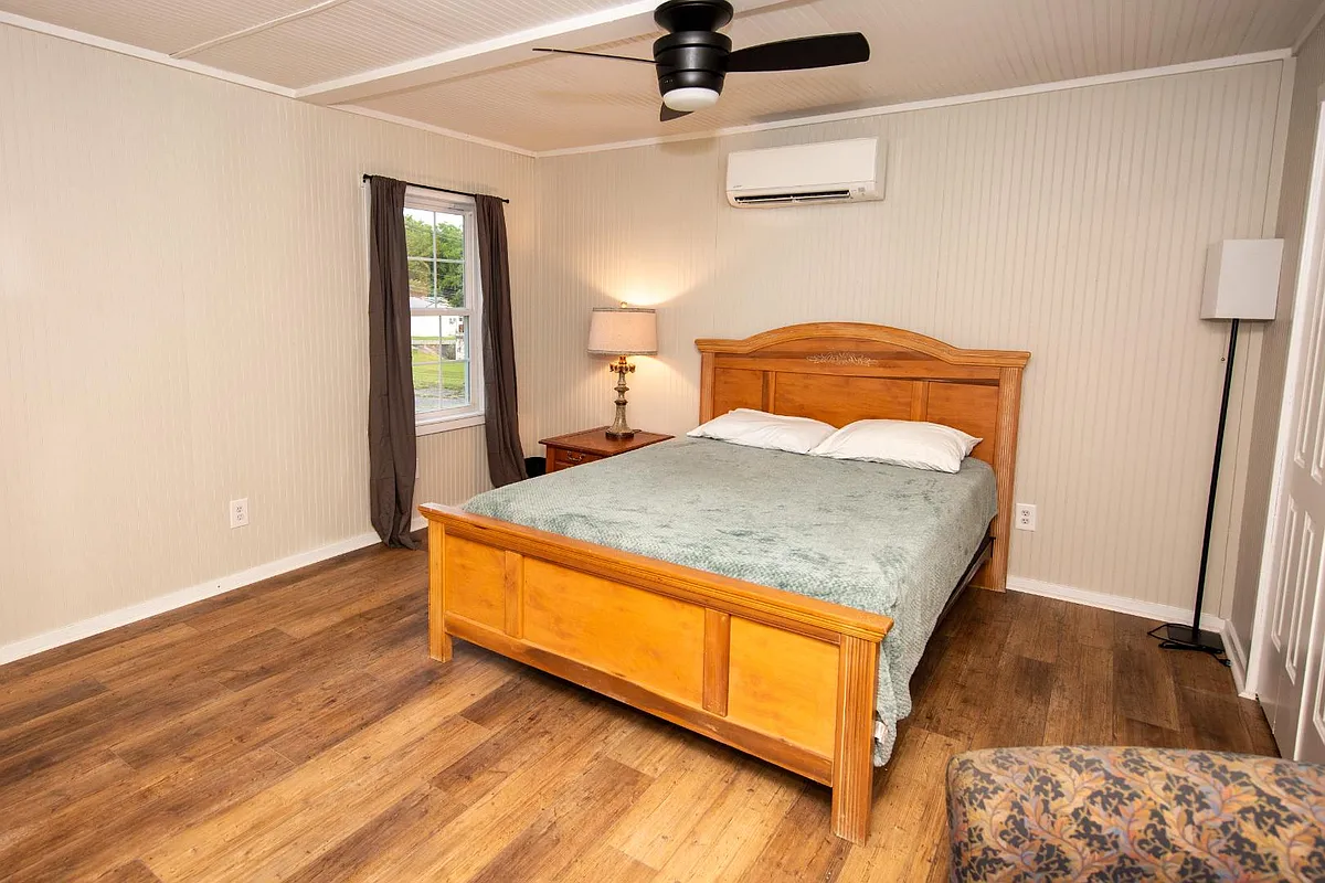 Unit Photo - 116 Church St #2