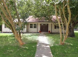 304 Lakewood Dr, Waxahachie, TX 75165