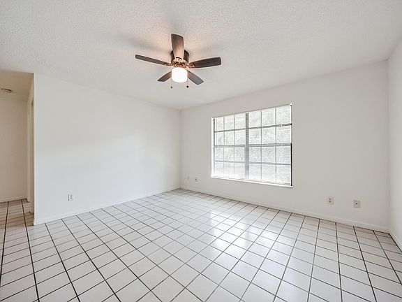 2nd image of 1970 Agora Cir SE APT 102