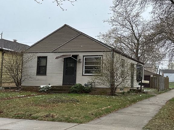 2nd image of 901 E Holt Ave