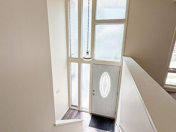 3rd image of 1010 5th St NE
