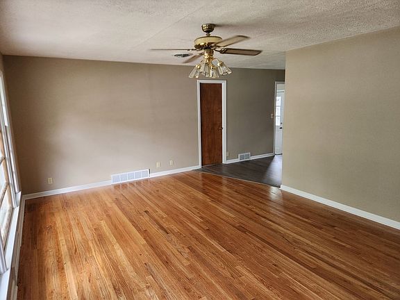 5th image of 704 S 9th St