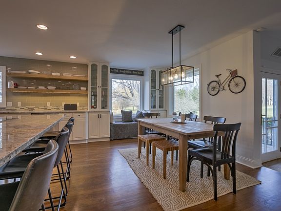 3rd image of 6612 Almira Ln