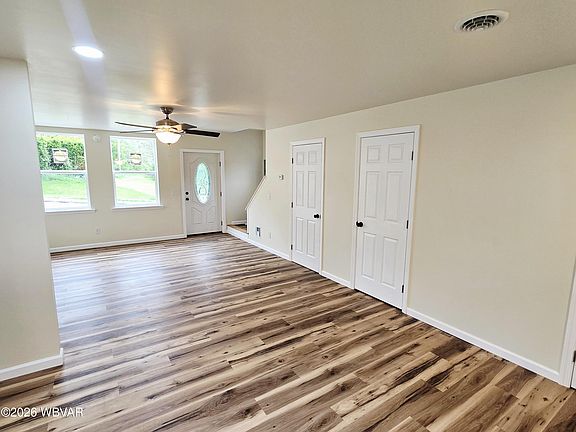 3rd image of 215 Clarendon St