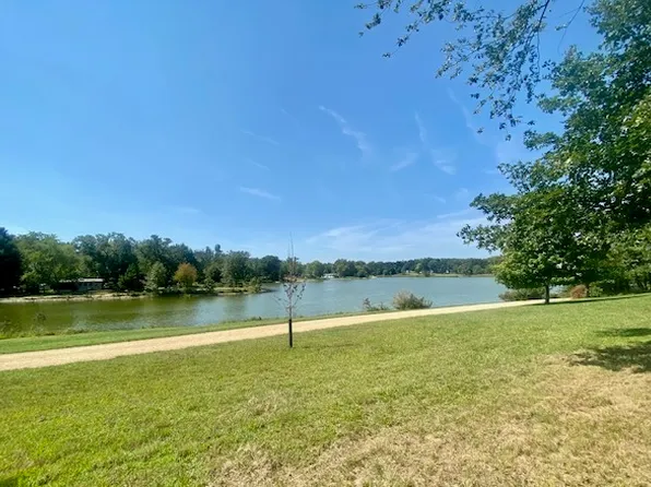 16/200 Woodhaven Dr E, Sublette, IL 61367