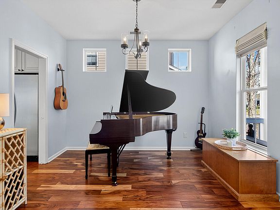 5th image of 3245 Beaconsfield Rd