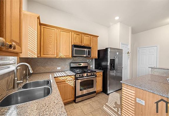 2nd image of 10218 Cascade Hills Dr