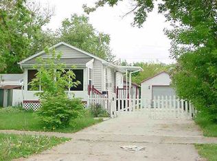 1613 Newcombe St, Flint, MI 48506