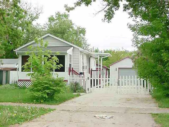 1613 Newcombe St, Flint, MI 48506