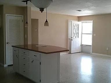 4th image of 1560 Elizabeth Ln