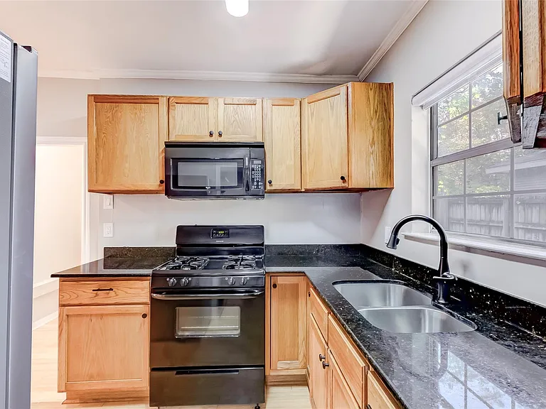 74 Julius St — Photo 11