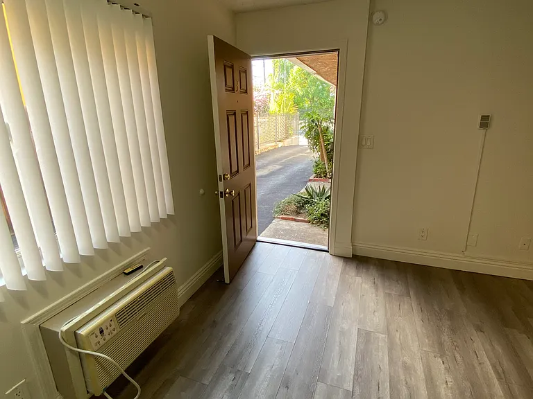 15139 Erwin St #3 — Photo 10