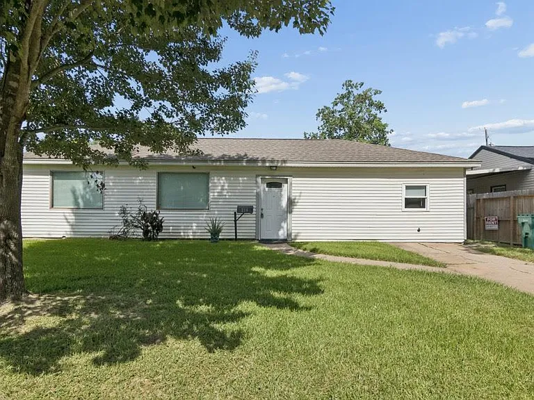 216 Bearle St — Photo 1