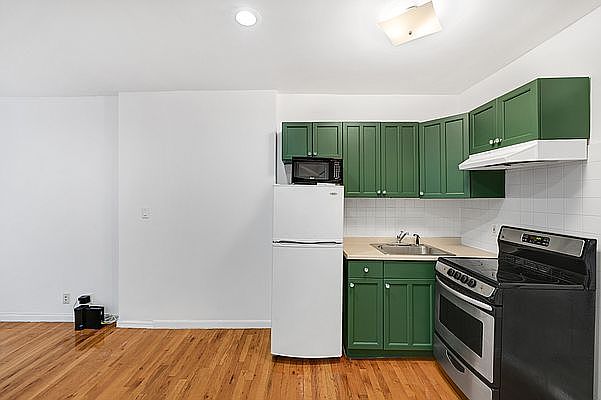 1st image of 41 W 46th St APT 5A
