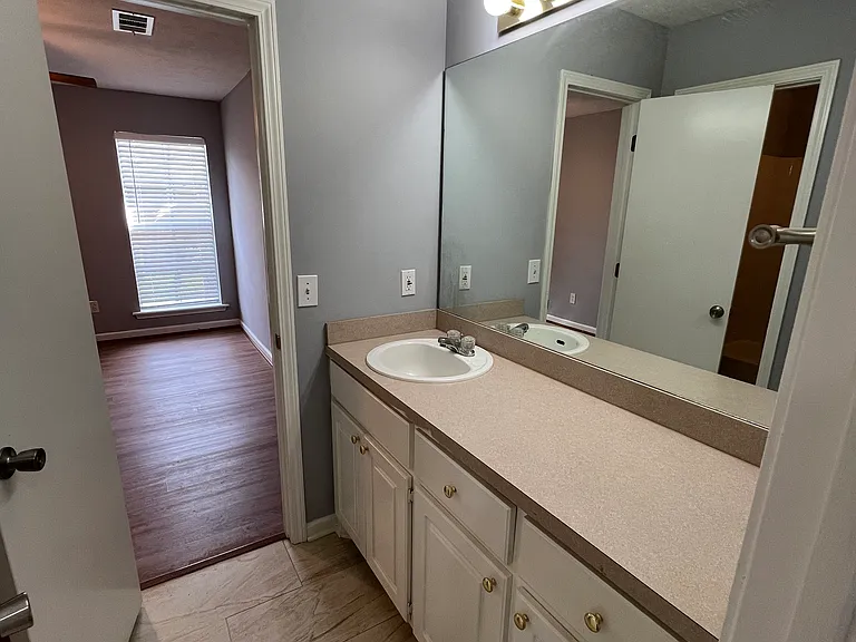 1013 Carlyle Cv — Photo 5